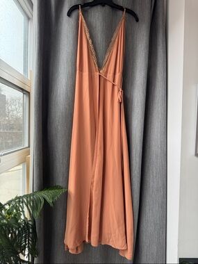 Storia Dusty Peach Lace-Trim Maxi Wrap Dress